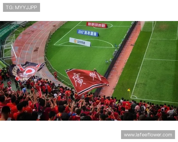 广州足球队战术变革引发热议球迷与专家共同探讨未来发展方向